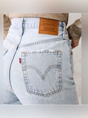 LEVI’S Ribcage Straight Ankle In Ojai Shore Light Wash Distressed Size 28